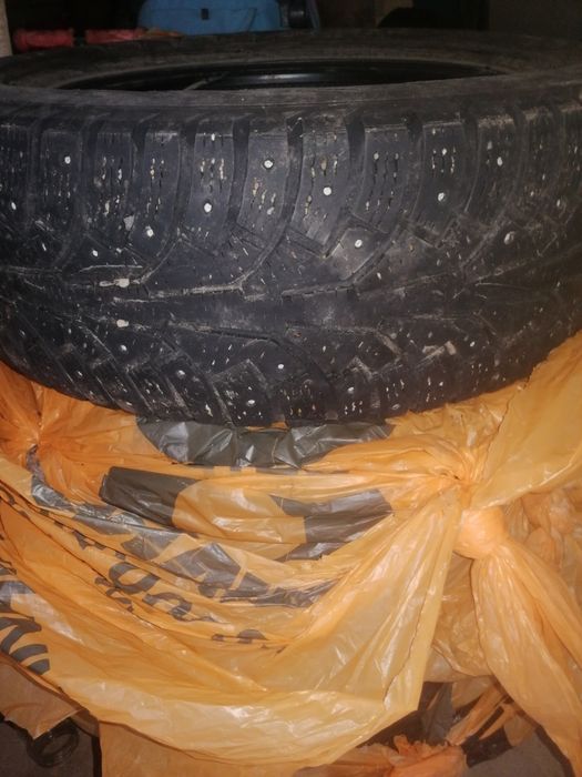 Nokian hakkapeliitta 215 /65 R16