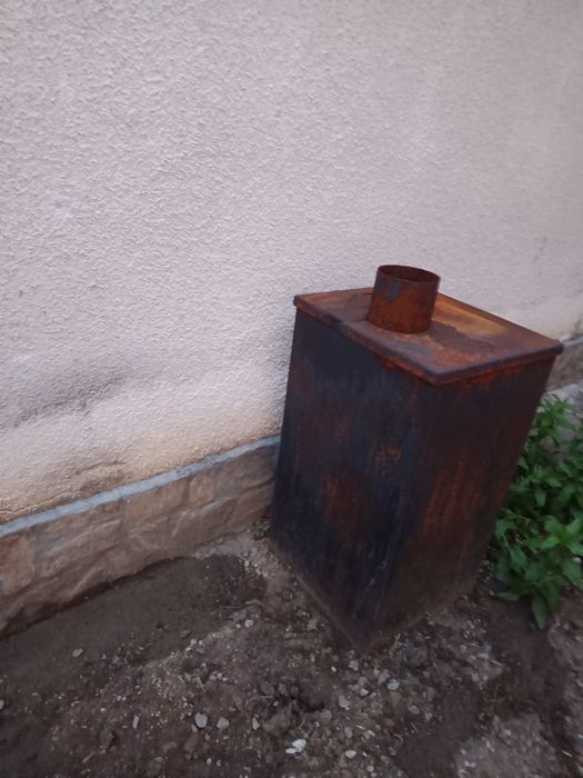Стара печка на дърва в гр. Брезник