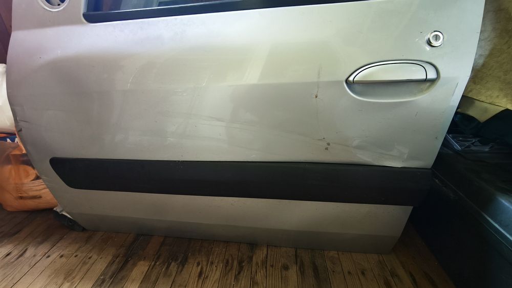 Продам дверь переднюю левую на Ларгус