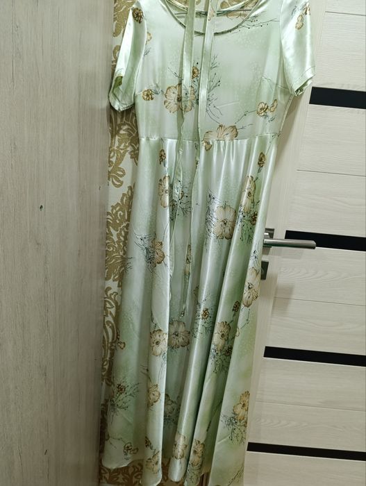 Платья нарядная на лето, очень красивый фасон, можно на выход