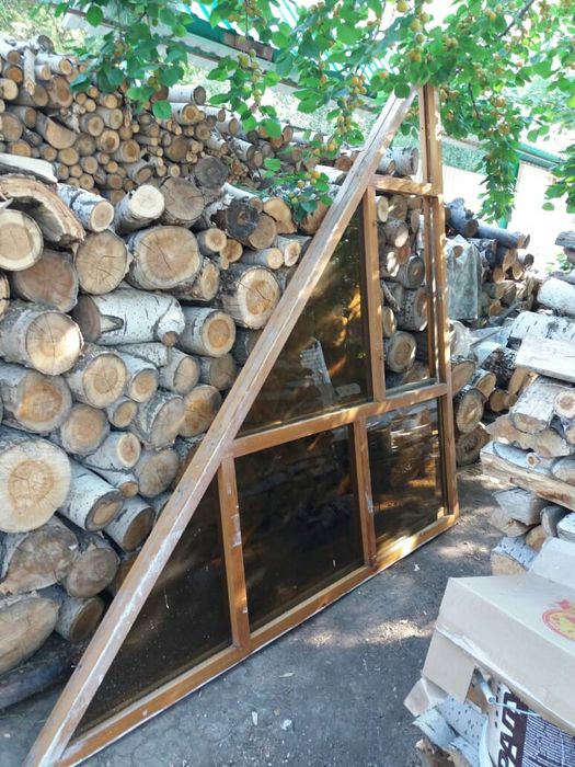 Продам 2 оконные рамы р.240×240см б/у в отличном состоянии .