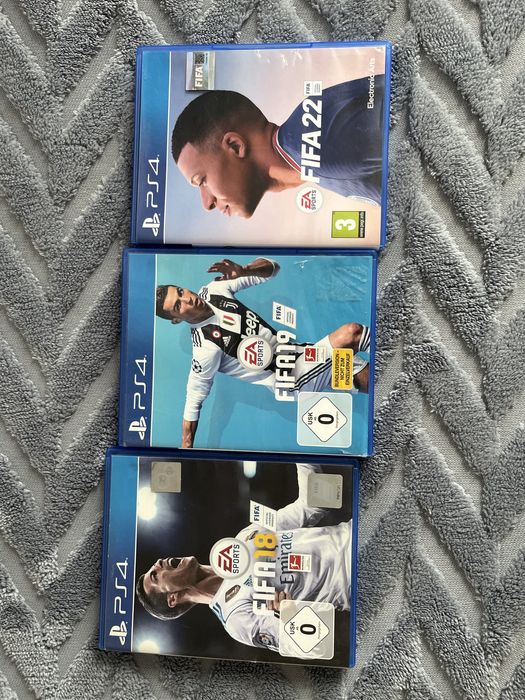 Продавам Фифа18,Фифа19 и Фифа22 за ps4