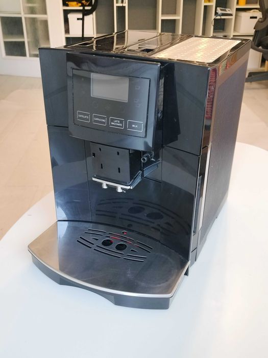 Vand Delonghi Treviso ESAM 5556.B folosit | Boabe | Macinata | Cappuccino | 15 bar | 1350 W | incalzitor pahare