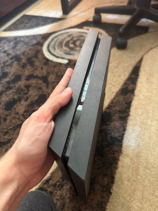 Playstation 4. 2 ta pult+ uyinlar