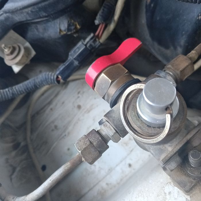 Nexiya 1 2007 sotiladi mashina zor narxini kelishamiz