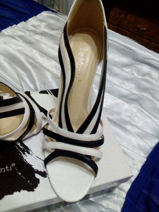 Продам новые босаножки