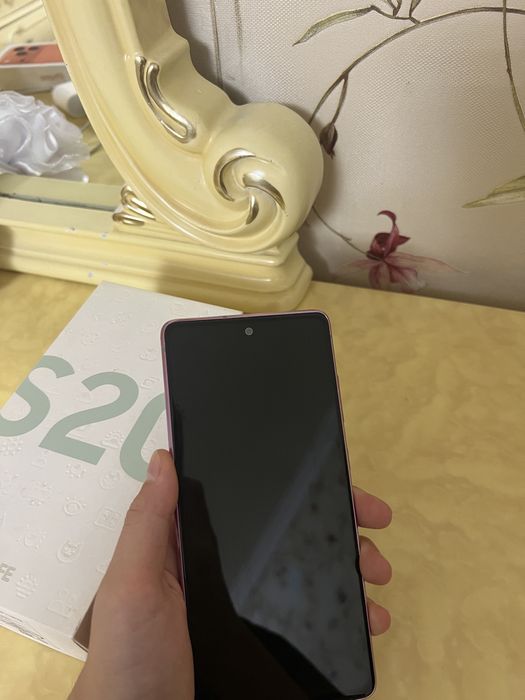 Samsung S20 128гб