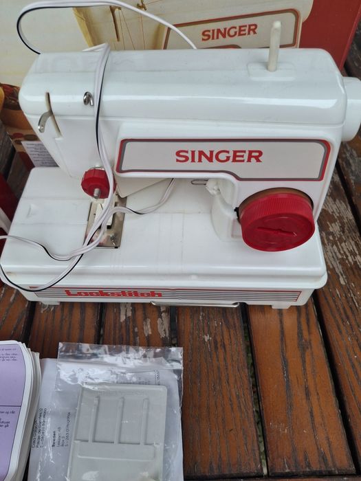 Mașină de cusut Singer mini Elveția