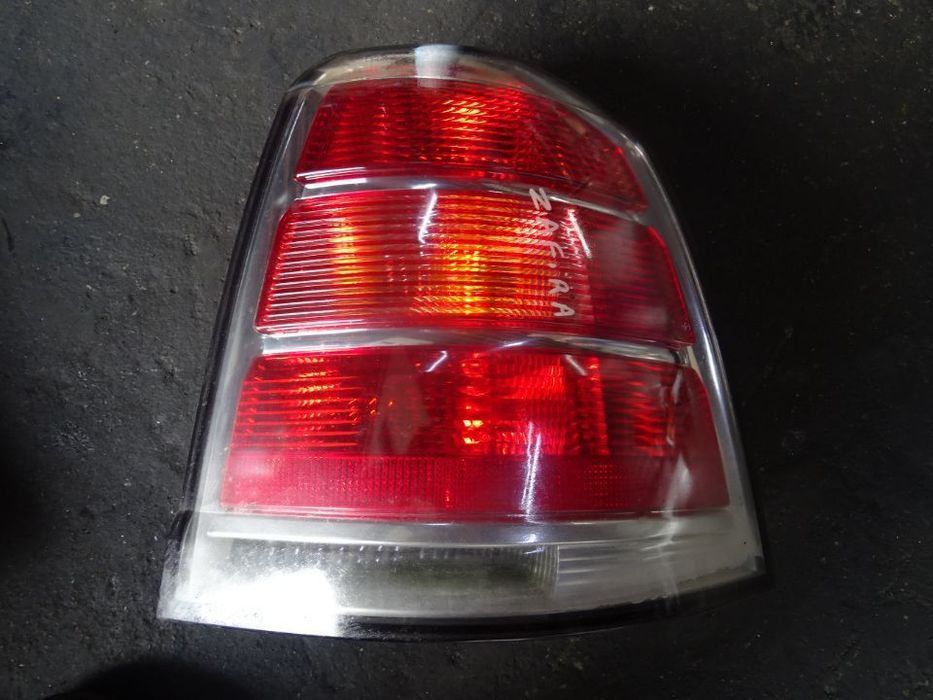 Vand Stopuri Opel Zafira B din 2007 volan pe stanga cod: 24451843-R