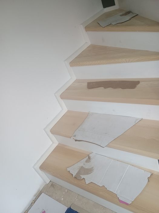 Scări și mobila lemn masiv