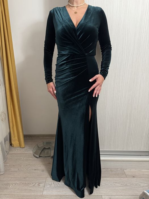 Se vinde costum , Sacou si rochia catifea