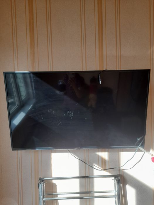 Televizor yarm ekrani korstmidi