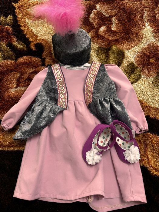 Продам костюм для девочки на годик