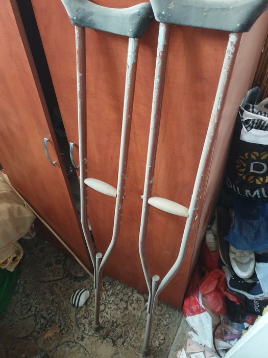 Продам костыли и ходунки-костыли.