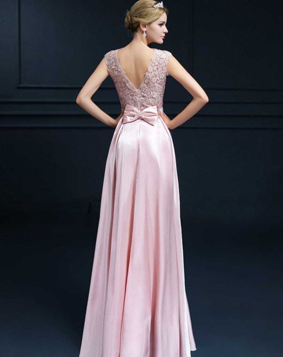 Rochie de ocazie din dantela roz