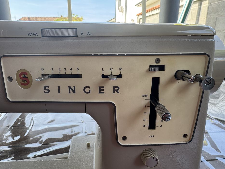 Masina de cusut Singer