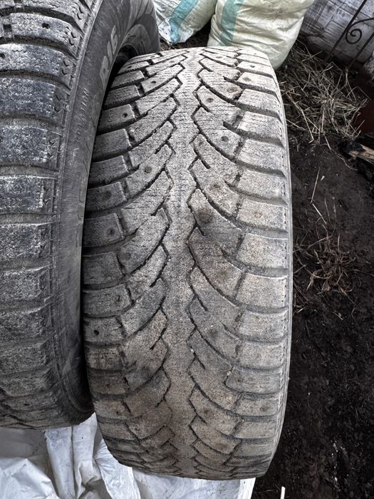 Продам комплект шин 215/65/16