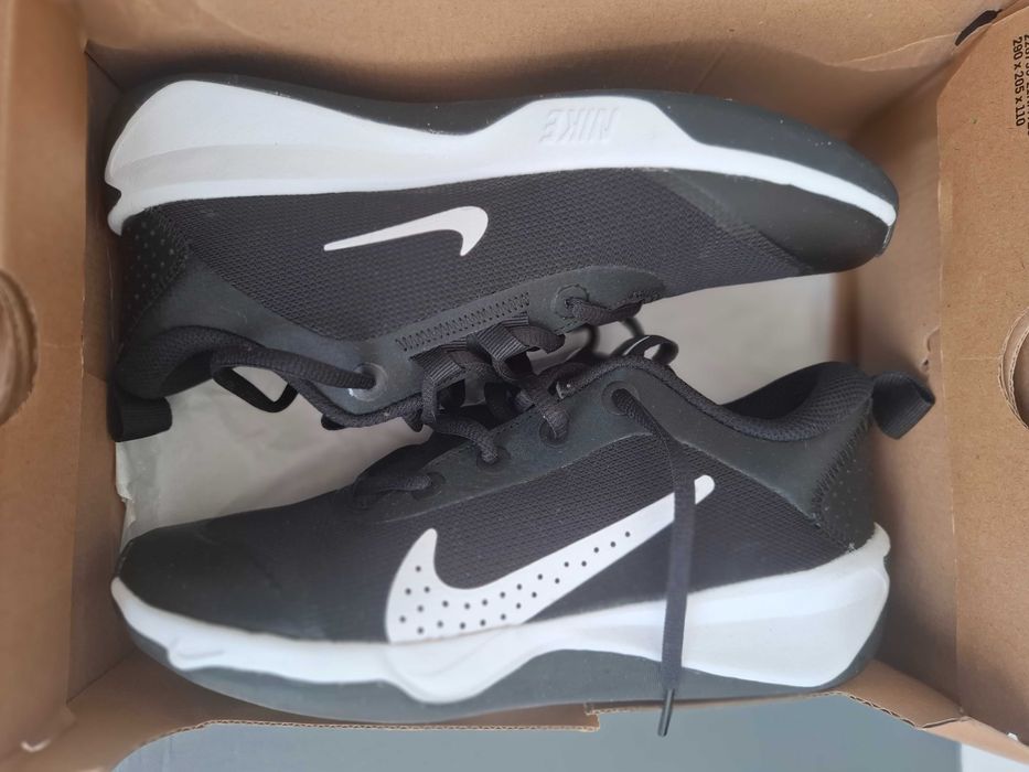 Nike маратонки НОВИ-38,5