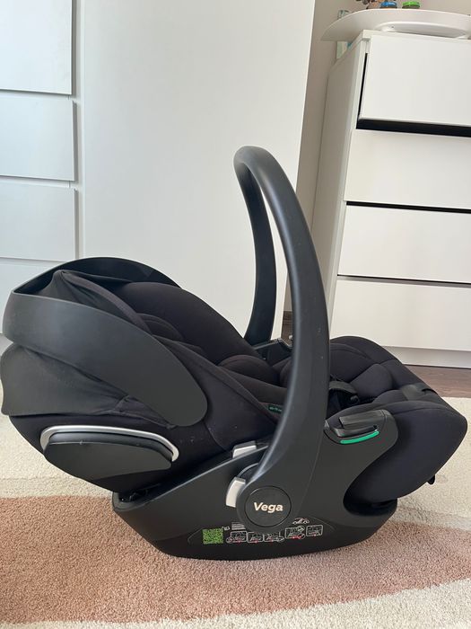 столче за кола Carrello Vega за новородени + ISOFIX въртяща се основа