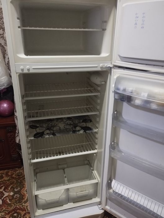 Холодильник INDESIT