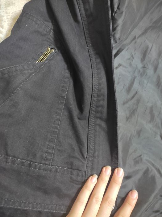 Продам ветровку новую на осень