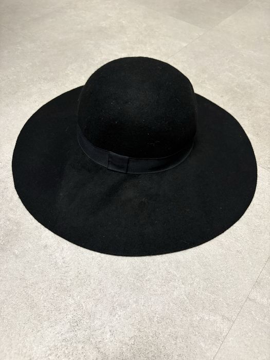 Вълнена шапка с периферия федора