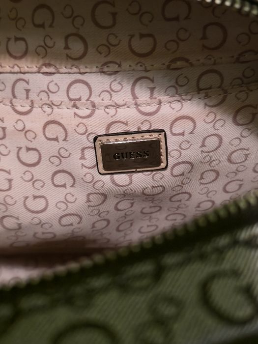 Guess оригинална дамска раница с подарък несесер