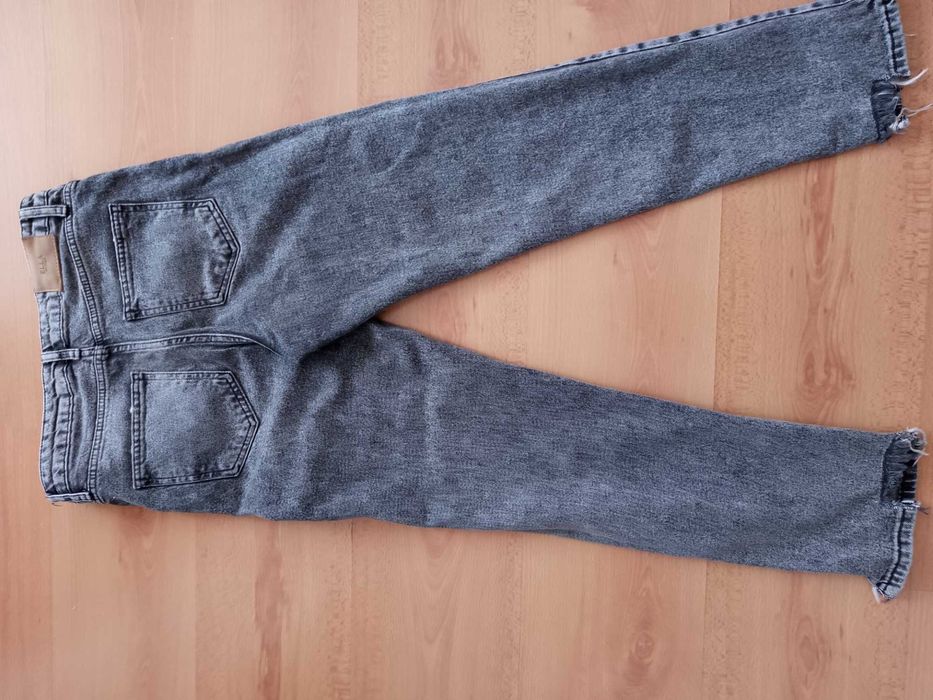 Дамски черни дънки размер 36.