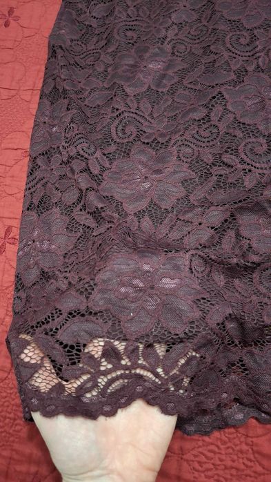 Рокля дантела, бордо