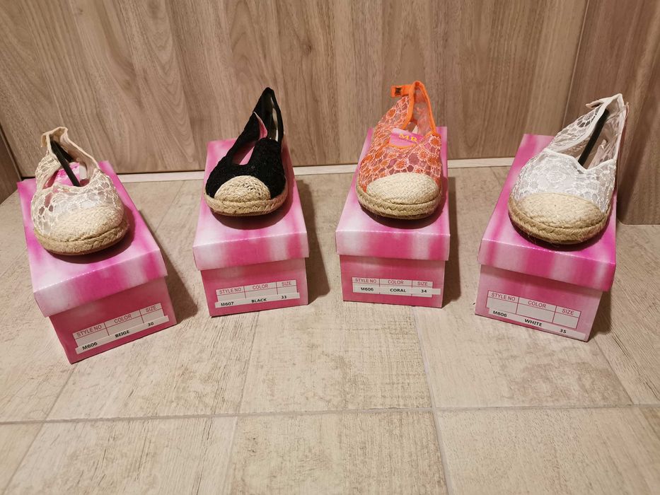 Vand expadrile pentru fetite