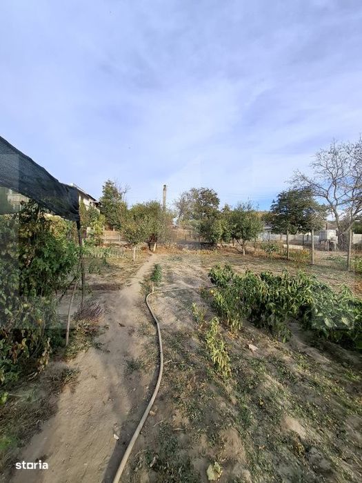 Casa P+M la rosu, teren 582 mp, garaj dublu, doua intrari – Teslui