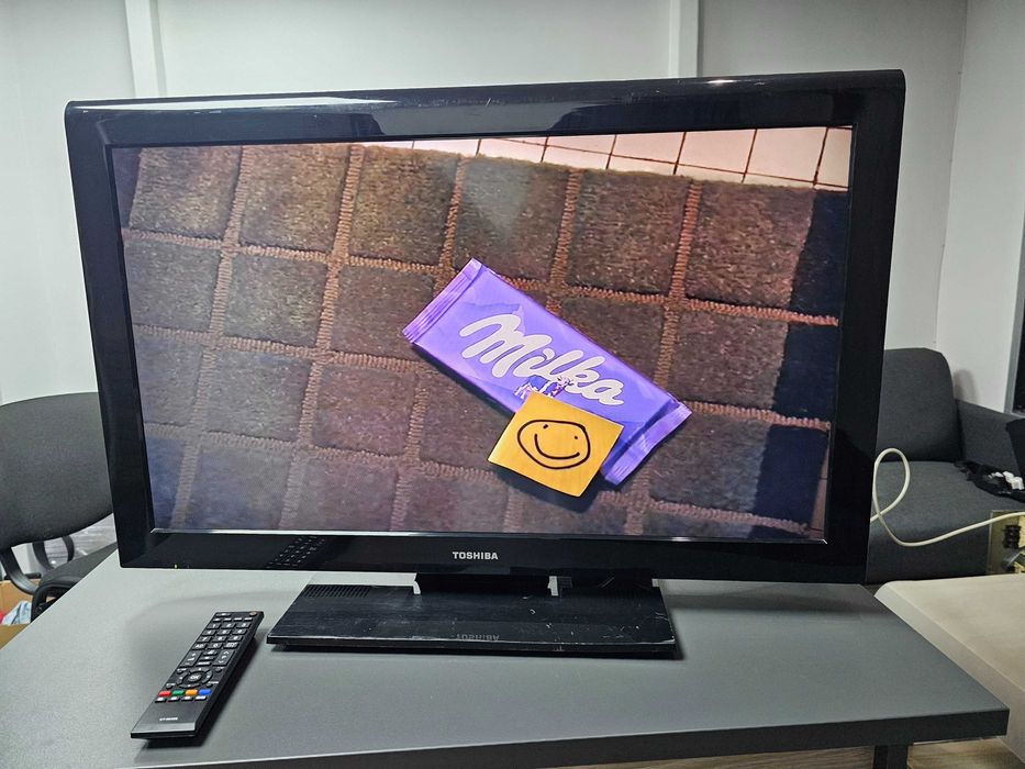Телевизор Toshiba 32" с цифров тунер