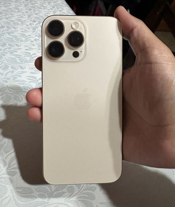 Iphone 16 pro Gold ideal