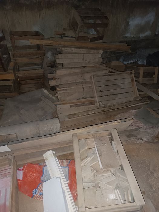 Срочно Б/У тахталар, эшик, ромлар, яшиклар, апаловка сотилади.