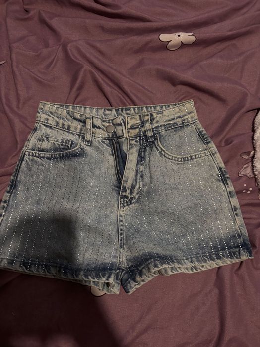 Къси панталонки с камъни