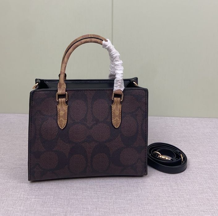 Coach Maggie Small Tote Bag – Стил, функционалност и градска елегантност