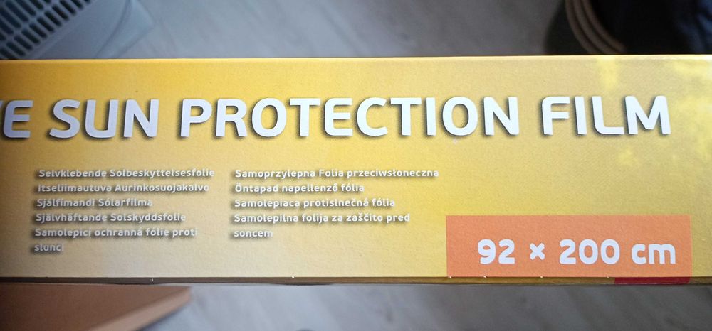 Folie autoadezivă solară pentru geamuri d-c-fix de la Hornbach, 92 x 200 cm, 67% protecţie anti căldură, 99% protecţie UV, fără efect de oglindă