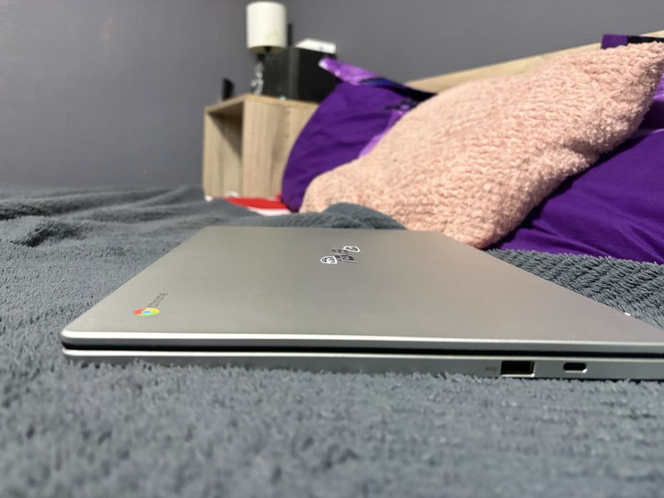 Vand laptop asus pentru Studii