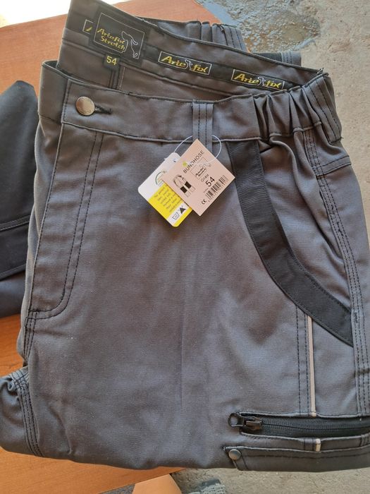 Vând echipament de lucru mărimea 54 nou