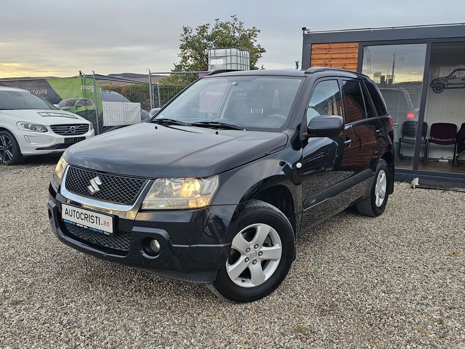 Suzuki grand vitara, 2.0Benzina  4x4 Reductor  Aer condiționat  Cârlig  Jante  Posibil Rate *