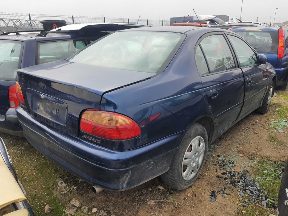 На части! Toyota Avensis 2.0 D4D