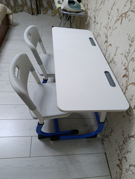 Школьная парта .