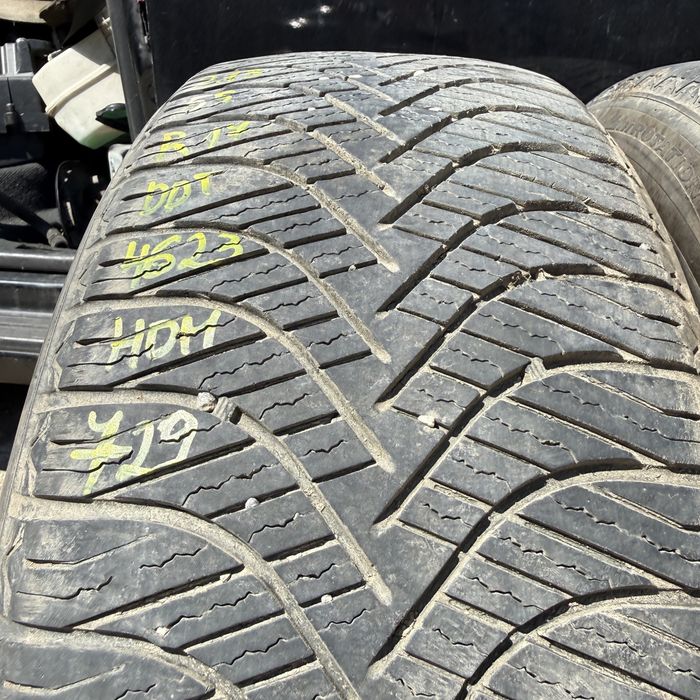 2 броя зимни гуми Goodride 215/55 R17 Dot 4623 ном 729