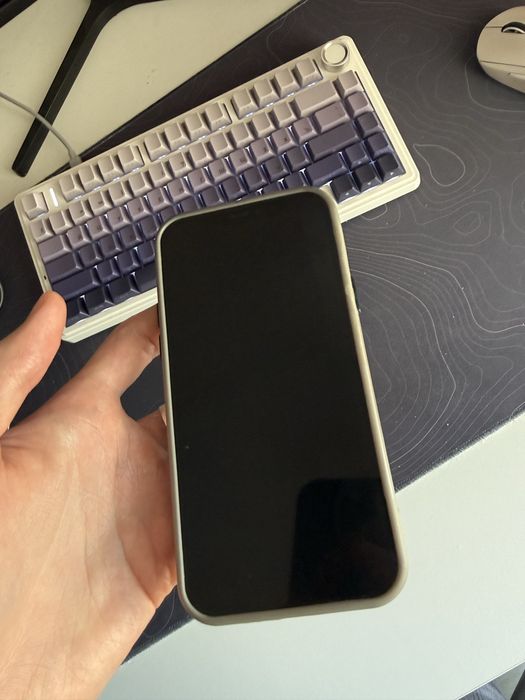 Срочно продам iPhone 12