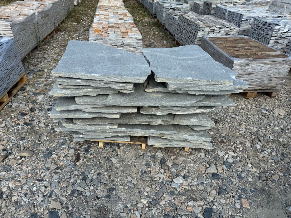 Големи каменни плочи