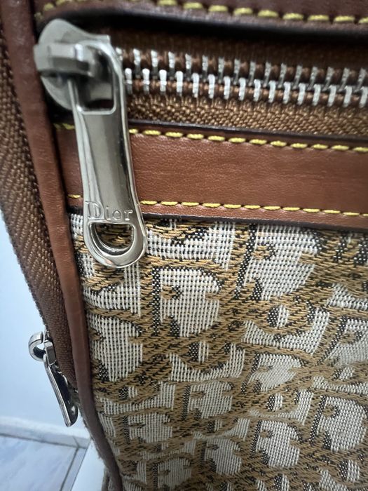 Ruksak in nuante de maro brodat cu auriu