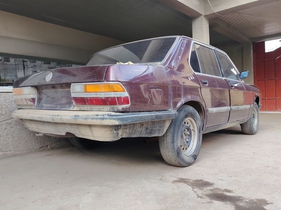 Bmw e28 sotiladi