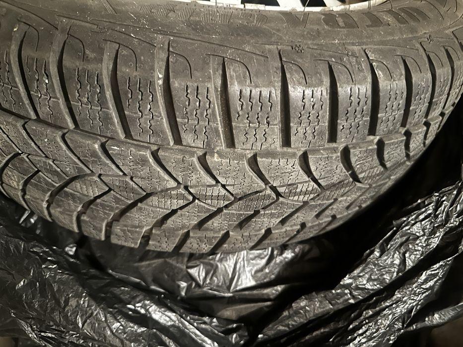 Комплект 4 бр. стоманени джанти 16" със зимни гуми Goodyear 205/60 R16