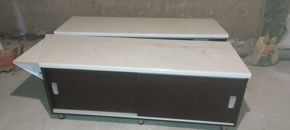 Шкафлар сотилади.