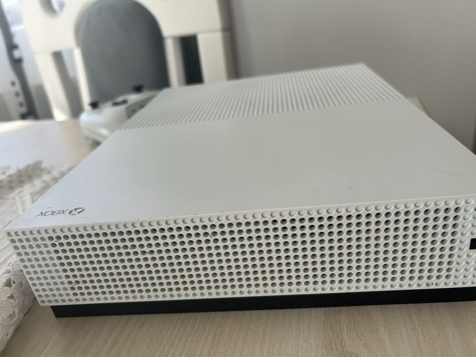 Vand xbox one s 10 jocuri